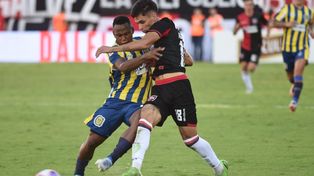 Jaminton Campaz y Brian Aguirre, las cartas que tienen Central y Newells en un clásico pasional como pocos.