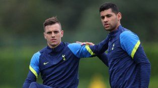 Lo Celso se presentó a la pretemporada de Tottenham mientras define su futuro