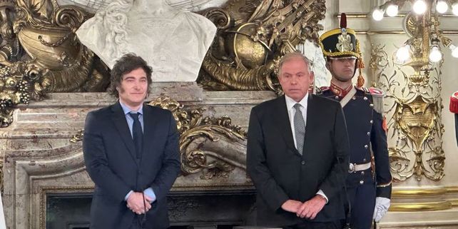 El exembajador en Estados Unidos juró por “Dios