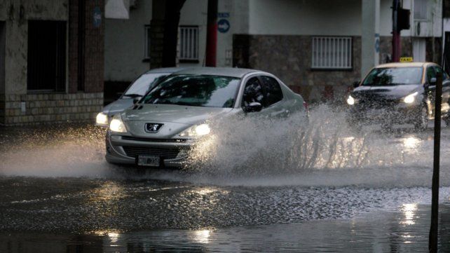 Alerta amarillo para Rosario por la llegada de tormentas fuertes con abundante agua.