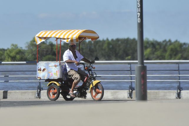 El calor apretará. Rosario y la región llegan a este miércoles 16 de noviembre con anuncios de altas temperaturas.&nbsp;