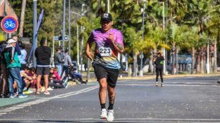 Maquinita Martínez, el runner de puños apretados
