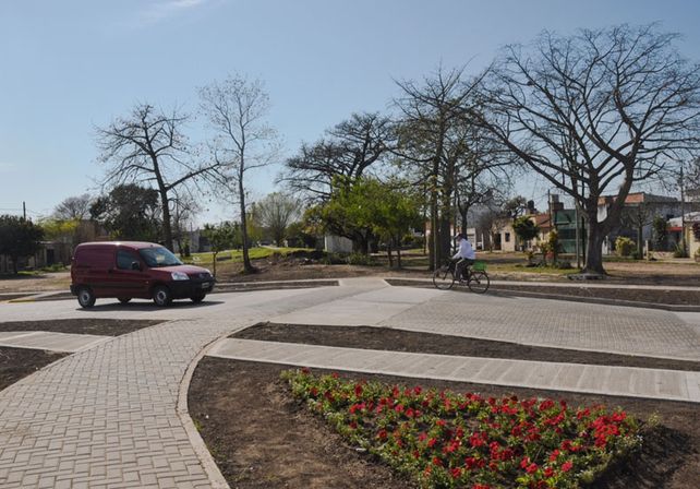 Habilitaron un nuevo cruce pavimentado que une los barrios Villa María Selva y Sargento Cabral