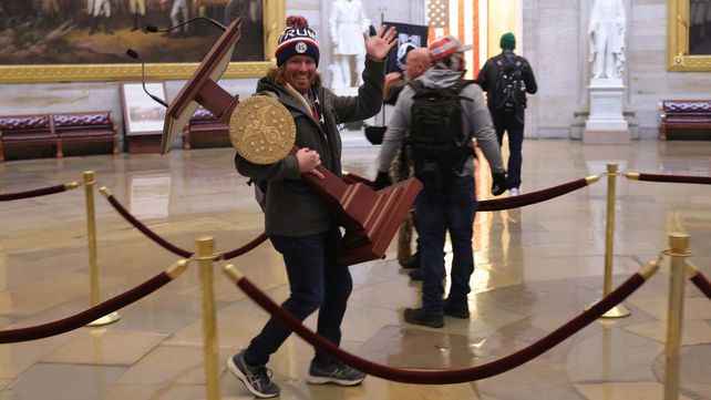 Estuvieron a punto de vender en 15 mil dólares el atril robado en el Capitolio
