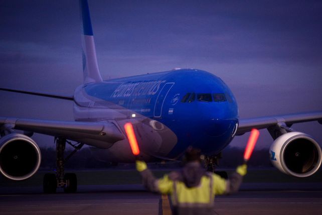 Pánico en pleno vuelo al despresurizarse la cabina de un avión de Aerolíneas  Argentinas