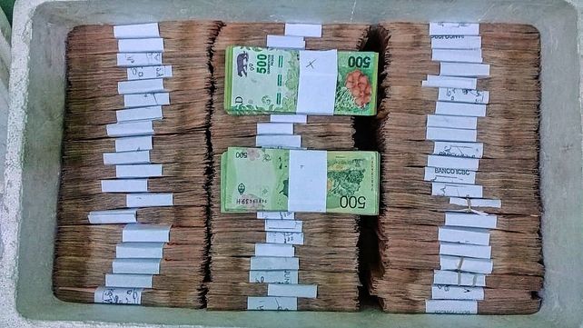 Llevaba 14 millones de pesos y dijo que eran de un político
