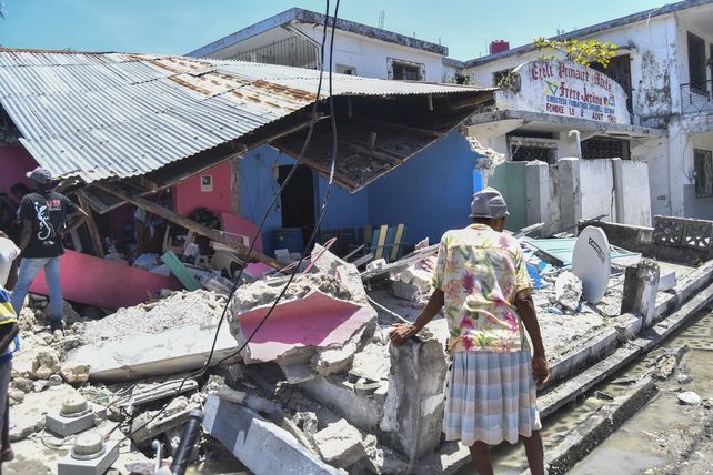 Casas derrumbadas en la ciudad de Los Cayos