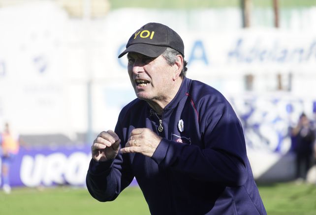 Daniel Teglia, el DT de un Charrúa que jugará Copa Argentina, pero que busca el ascenso.