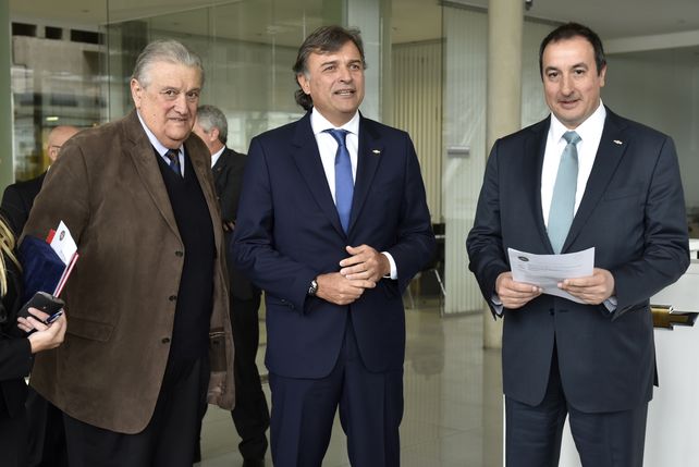Premio. El presidente de GM Argentina premió a Pesado Castro Motors.