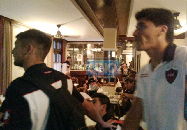 Banderazo de apoyo al #PatrónDelAscenso antes de la semifinal