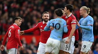 Manchester City y Manchester United, dos clubes con escudos que tienen una imagen en común: un barco. Afirman que el navío está vinculado a la esclavitud.