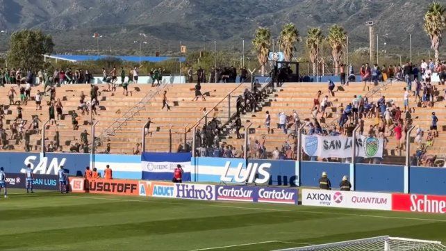 Video: incidentes entre las hinchadas de Godoy Cruz y San Martín (SJ)