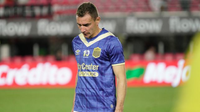 Marco Ruben deja la cancha tras el empate ante Estudiantes. Allí en La Plata ratificó su decisión.