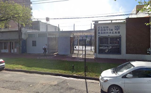 El frente del club ubicado en Rondeau al 1000.