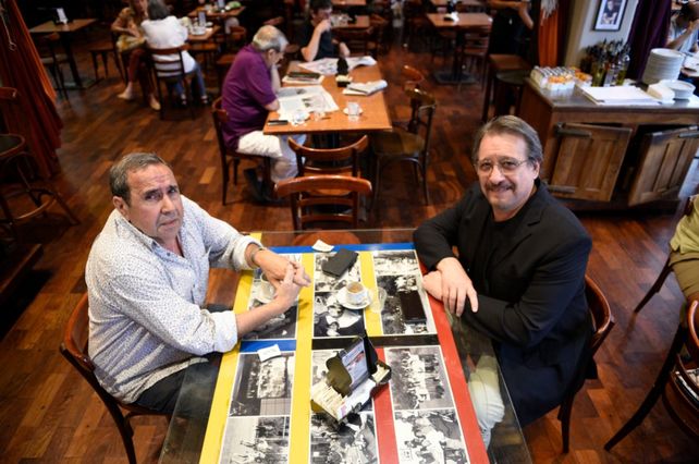 Café en El Cairo. Una cita antes de la pandemia en la mesa donde se sentaba el Negro Fontanarrosa