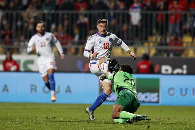 Una opción para el ataque. El delantero de Palestino Bruno Barticciotto tuvo rodaje en la selección de Chile.