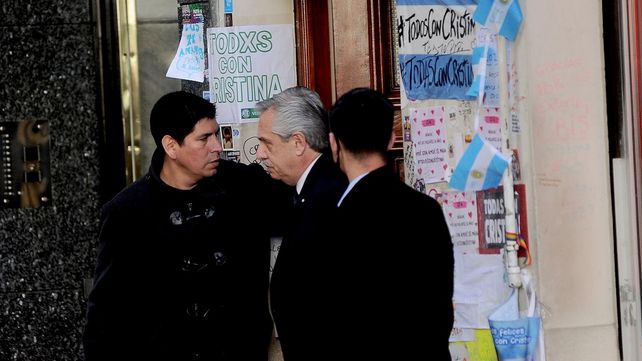 Alberto Fernández visitó a la Vicepresidenta en su casa