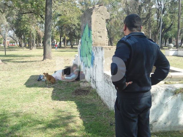Descubrieron a una pareja teniendo sexo en el Jardín República del Líbano Descubrieron a una pareja teniendo sexo en el Jardín República del Líbano