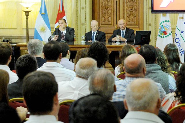 Raúl Lamberto lanzó la convocatoria 2014 del Programa Vínculos