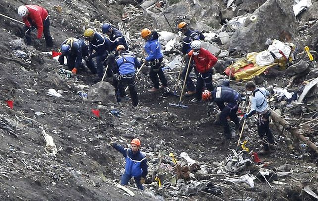 Demencial. El Airbus A320 se estrelló contra una montaña.
