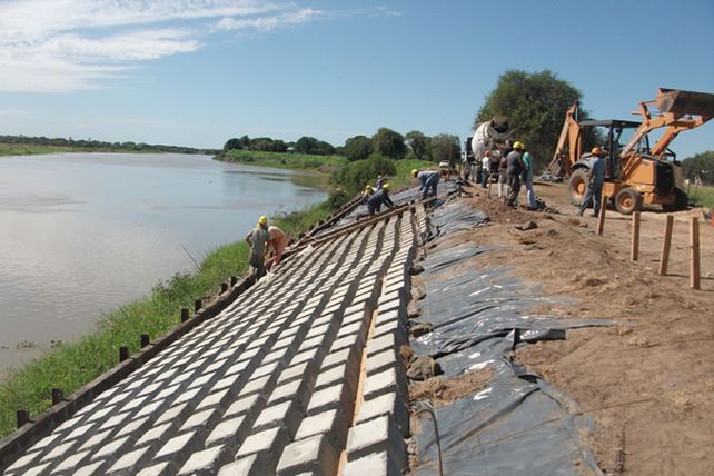 La provincia comenzó con las nuevas obras de defensas en Cayastá