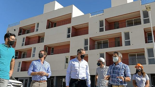 Los funcionarios recorrienron el nuevo barrio de Paraná.&nbsp;