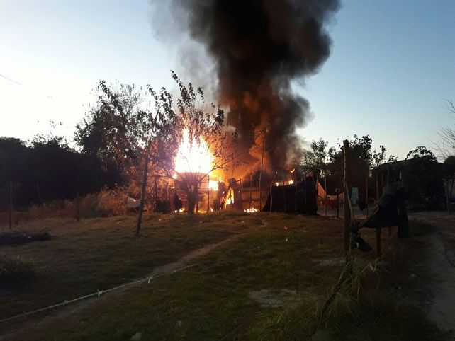 El fuego consumió la casa de Bajada Grande.&nbsp;