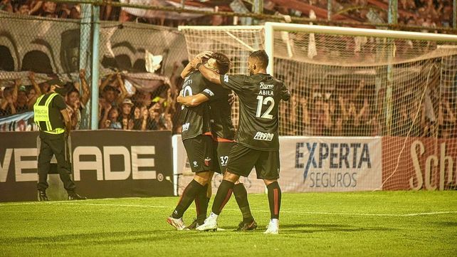 Colón sigue en pie en la Copa Argentina.