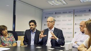 El ministro Daniel Gollán destacó la caída de la mortalidad infantil