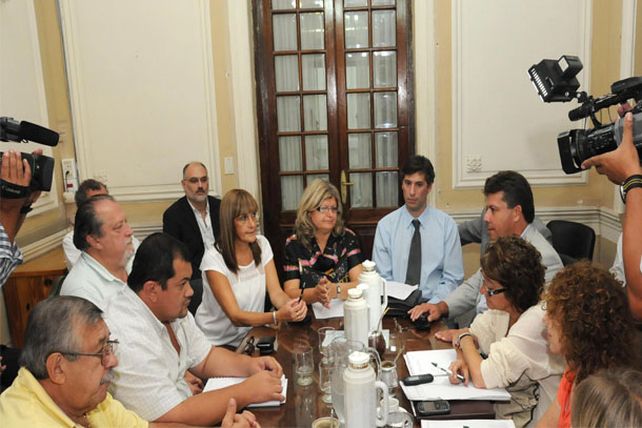 Docentes y agentes públicos votarán si aceptan el aumento