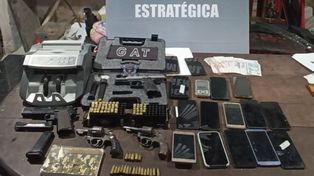 Detenidos, armas y drogas secuestradas en una causa por microtráfico.&nbsp;