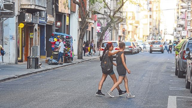 Postal del centro rosarino. El proyecto aprobado por el Concejo prevé hacer peatonal el tramo de San Luis entre Dorrego y Corrientes.