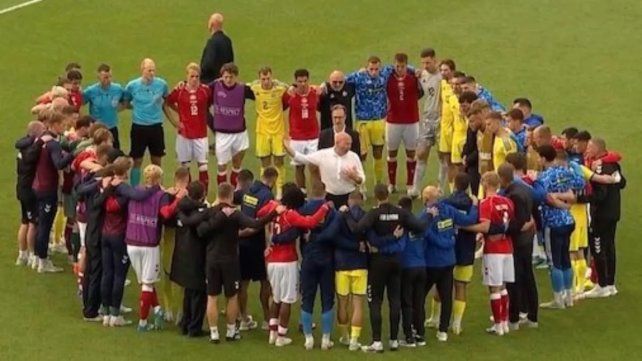Dramático: Eriksen se desplomó durante el amistoso entre Dinamarca y Ucrania