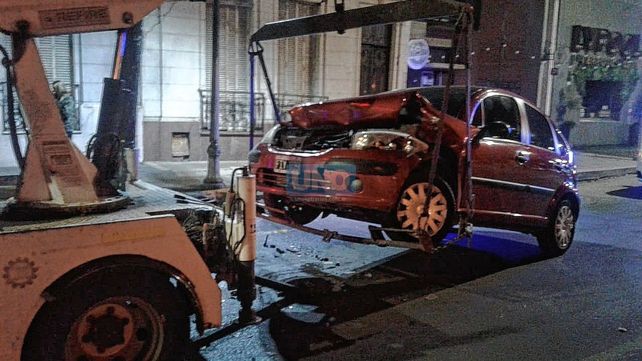 Chocó con su auto al móvil municipal, y le retuvieron el C3