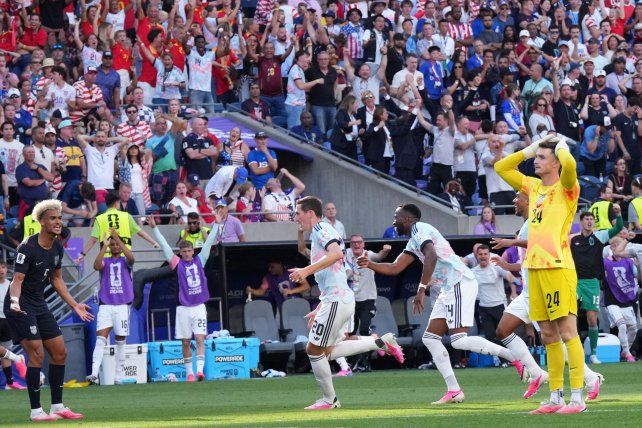 El arquero Matt Freese pifió y regaló el tercer gol de Bélgica ante Estados Unidos.