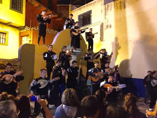 Callejoneadas, al ritmo de la música y las tradiciones