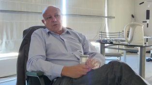 Benetti en la fundación que creó en Rosario y que lleva su apellido.