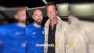 Desde Santa Elena al mundo: Willy Caballero festejó con el Chelsea y posó con Tom Brady.