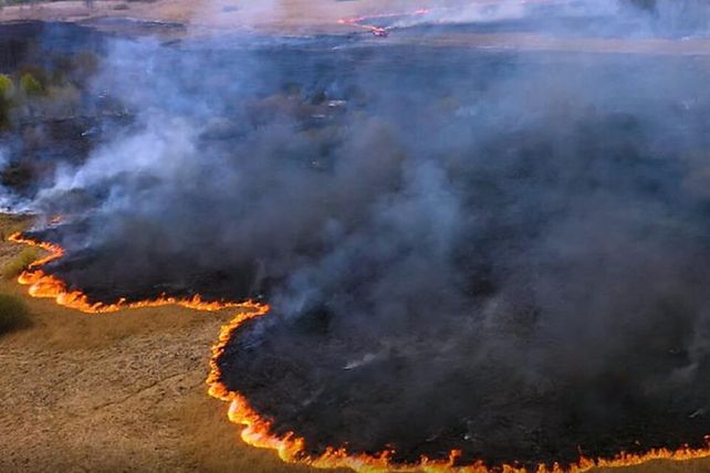 Cortan rutas por los incendios en zonas serranas de Córdoba y San Luis