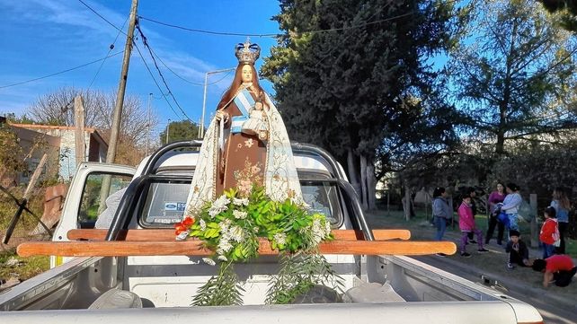 Por los barrios. La Virgen del Carmen y su recorrida por distintas instituciones