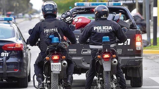 El gobeirno de Santa Fe convoca a policías retirados para sumarse a la custodia de espacios públicos
