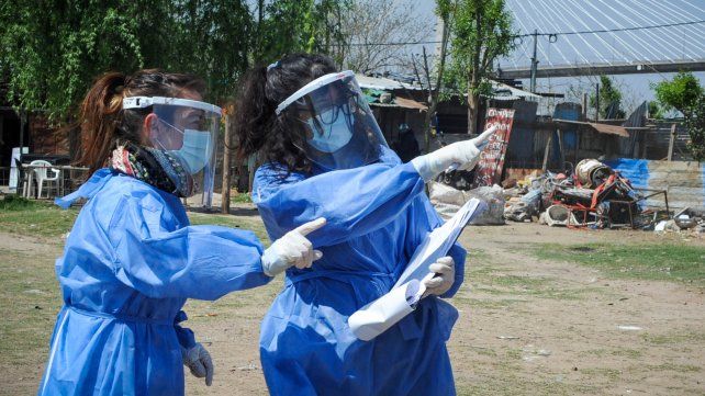 Médicas recorren los barrios asistiendo a su población.