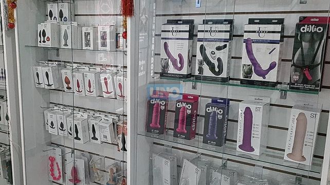 Tendencia: juguetes sexuales son demandados como regalos. La edad promedio de los visitantes de un Sex Shop va desde los 28 años hasta los 80