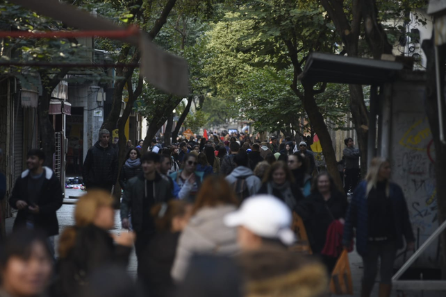 La peatonal Córdoba es el paseo por excelencia a la hora de realizar compras para navidad.