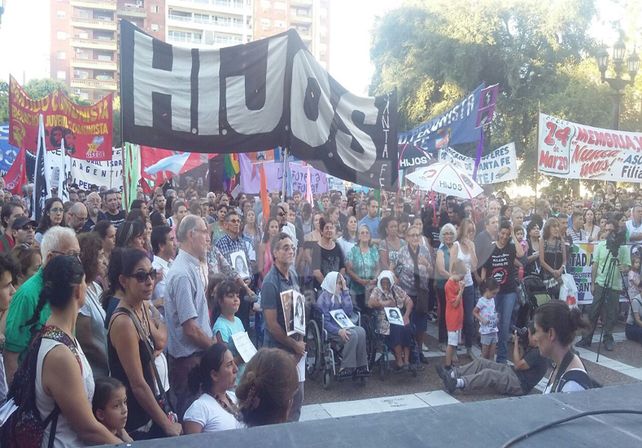 Santa Fe conmemoró con una marcha a Plaza de Mayo los 41 años del Golpe