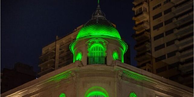 El Concejo se iluminó de verde por el Día de la miastenia gravis