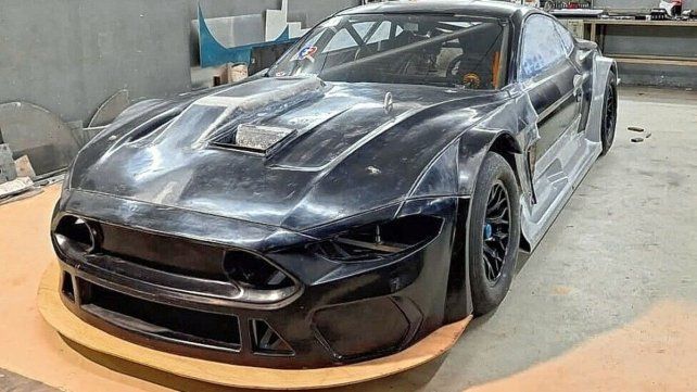 Parte final en los trabajos del flamante Mustang que utilizará el uruguayense esta temporada.