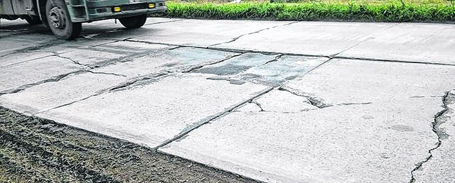 Las rutas en malas condiciones generan problemas y riesgos a la hora de conducir.