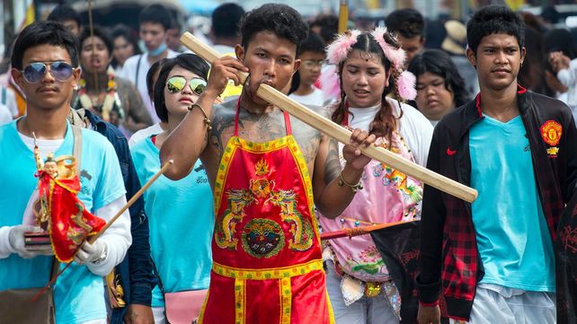 Las postales del extraño festival vegetariano tailandés