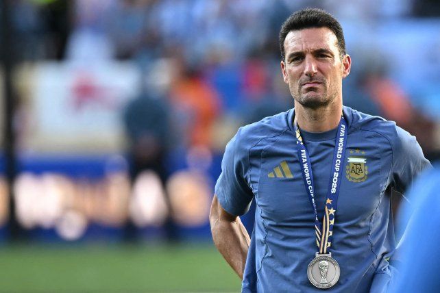 Scaloni rompió en llanto y dejó abierta la puerta sobre una posible salida